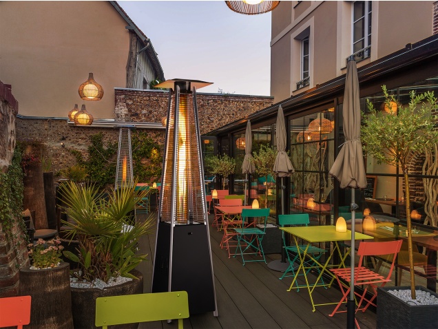 field-flame-alder-pyramid-patio-gas-heater-in-black