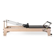 me.-wellness-studio-pilates-reformer-in-maple