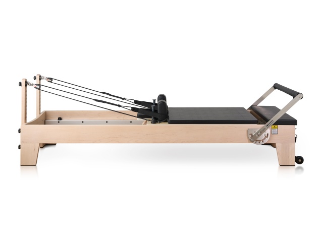 me.-wellness-studio-pilates-reformer-in-maple